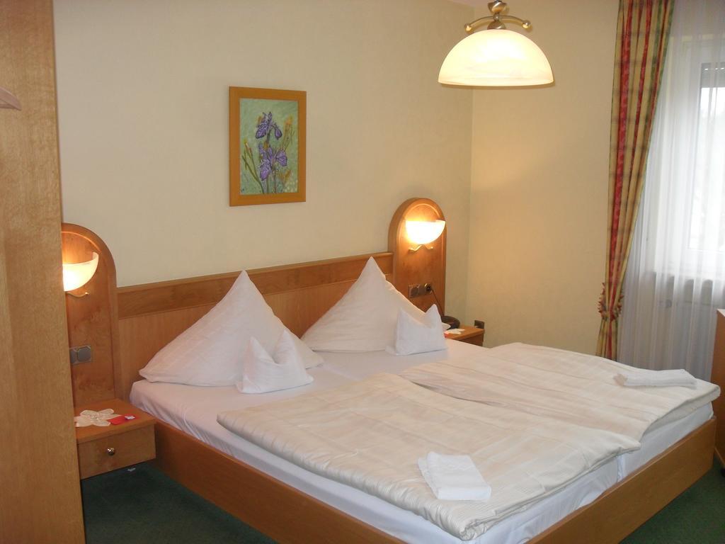 Hotel Reichsschenke Zum Ritter Gotz "Garni" Kröv Kültér fotó