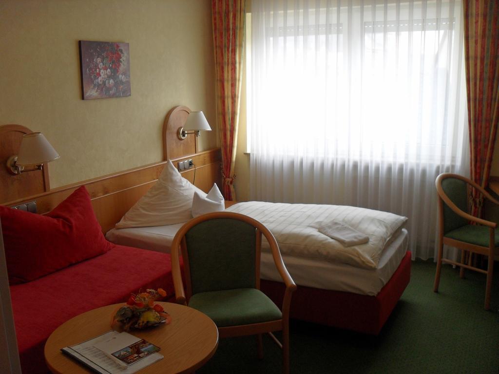 Hotel Reichsschenke Zum Ritter Gotz "Garni" Kröv Szoba fotó