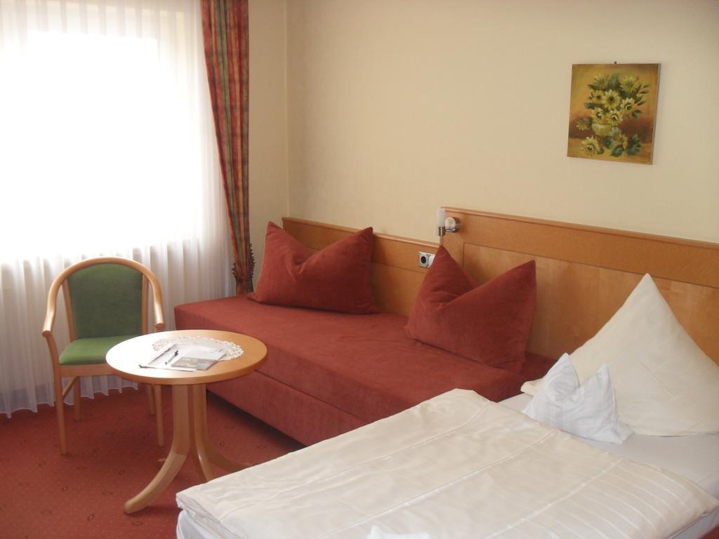 Hotel Reichsschenke Zum Ritter Gotz "Garni" Kröv Szoba fotó